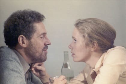 Erland Josephson y Liv Ullman en Escenas de la vida conyugal, la miniserie autobiográfica de Ingmar Bergman que batió récords de audiencia en su país y luego fue lanzada como una película y adaptada al teatro