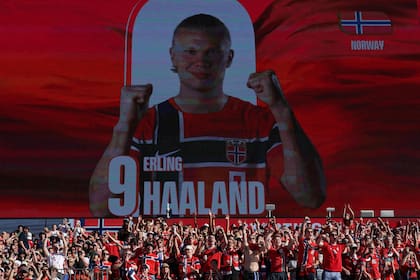 Erling Braut Haaland es la gran esperanza de Noruega, y arrancó con un doblete en su estreno mundialista