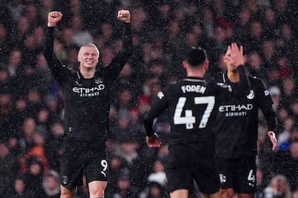 Erling Haaland anota su gol 10.000 en la Premier y Man City vence 5-4 a Fulham