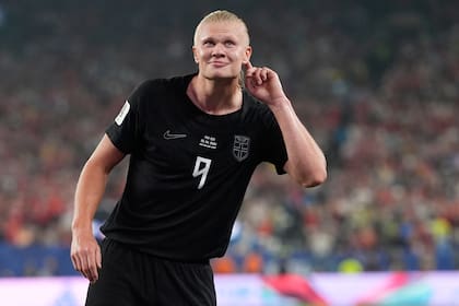 Erling Haaland celebra el tercer gol de Noruega frente a Senegal