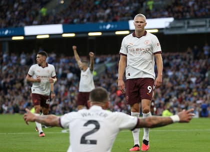 Erling Haaland, de Manchester City, celebra después de convertir su segundo gol ante Burnley