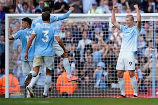 Man City gana un duelo de muchos goles ante Sunderland y se despega en la cima de la Premier League