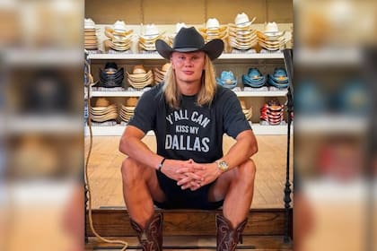 Erling Haaland, durante su visita a la tienda Wild Bill’s Western Store, en Dallas