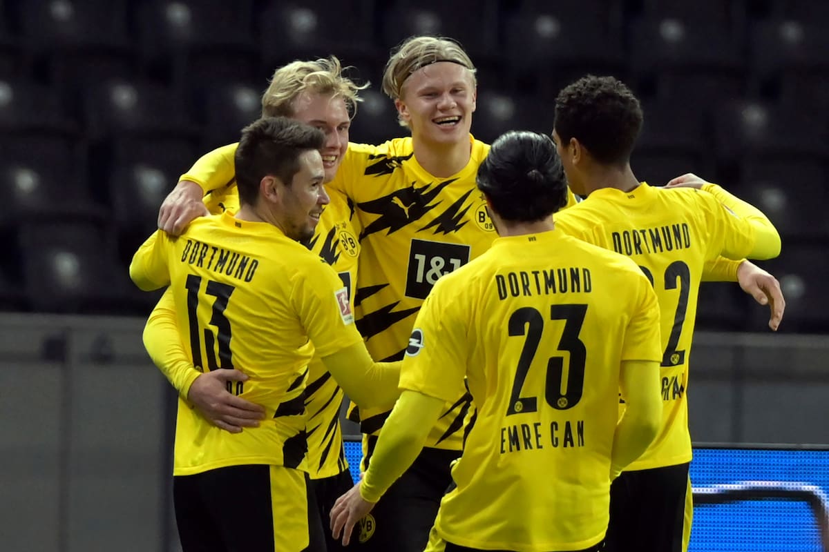 Erling Haaland juega al póquer rápido: 4 goles en 34 minutos para Borussia Dortmund