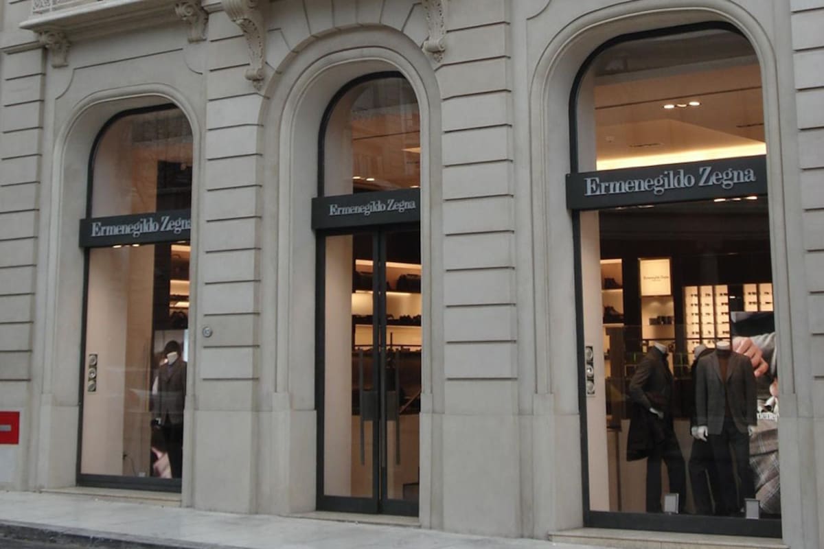 Ermenegildo Zegna está unicada en Av. Alevear 1628