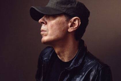 Ermitaño y genial, en sus últimos años siempre lució una gorra, con la que buscaba ocultar su rostro