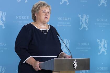 Erna Solberg fue multada por violar medidas antipandemia al celebrar un cumpleaños en un grupo mayor al permitido