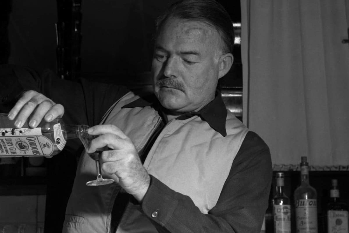 Ernest Hemingway: “El mundo nos rompe a todos, y después, muchos son fuertes en los lugares rotos”