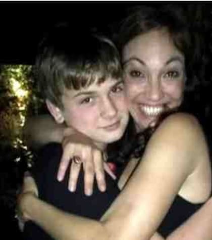 Ernestina Pais junto a su hijo Benicio