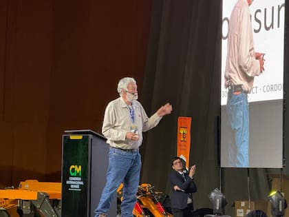 Ernesto Cruz durante su exposición en el 5° Congreso Internacional de Maíz, en Córdoba