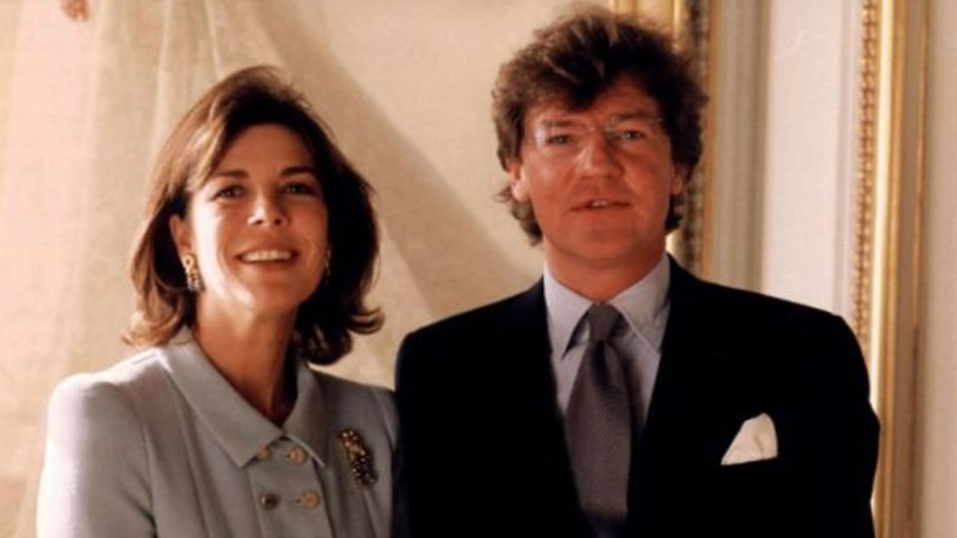 Ernesto de Hannover y Carolina de Mónaco, en el día de su unión civil en 1999