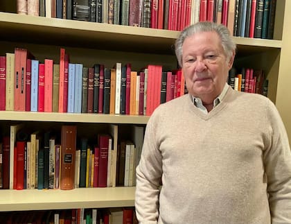 Ernesto Lowenstein no terminó el secundario. De forma natural, se convirtió en empresario de la carne. “Sexta generación”, dice orgulloso. Aprendió todos los secretos de la mano de su padre, Luis Lowenstein, que solía llevarlo a comprar hacienda al Mercado de Liniers. A sus 84 años, está lleno de proyectos.