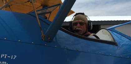 Ernesto Ricardo “Furia” Dubourg, Comodoro de la Fuerza Aérea Argentina (RE) y veterano de Malvinas, disfrutó de su pasión por volar aun después de su retiro.