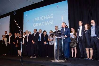 Ernesto Schargrodsky y parte del equipo de Di Tella