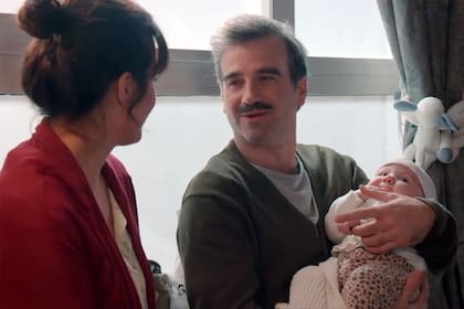 Ernesto se olvida de la bohemia cada vez que se encuentra con Vicky.