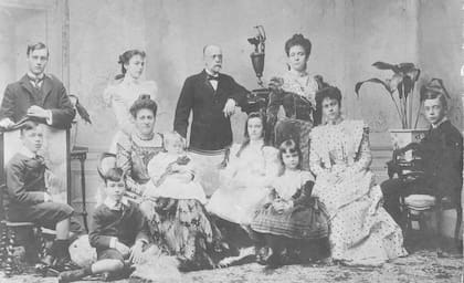 Ernesto Tornquist, Rosa Altgelt y 10 de sus 13 hijos, en 1895