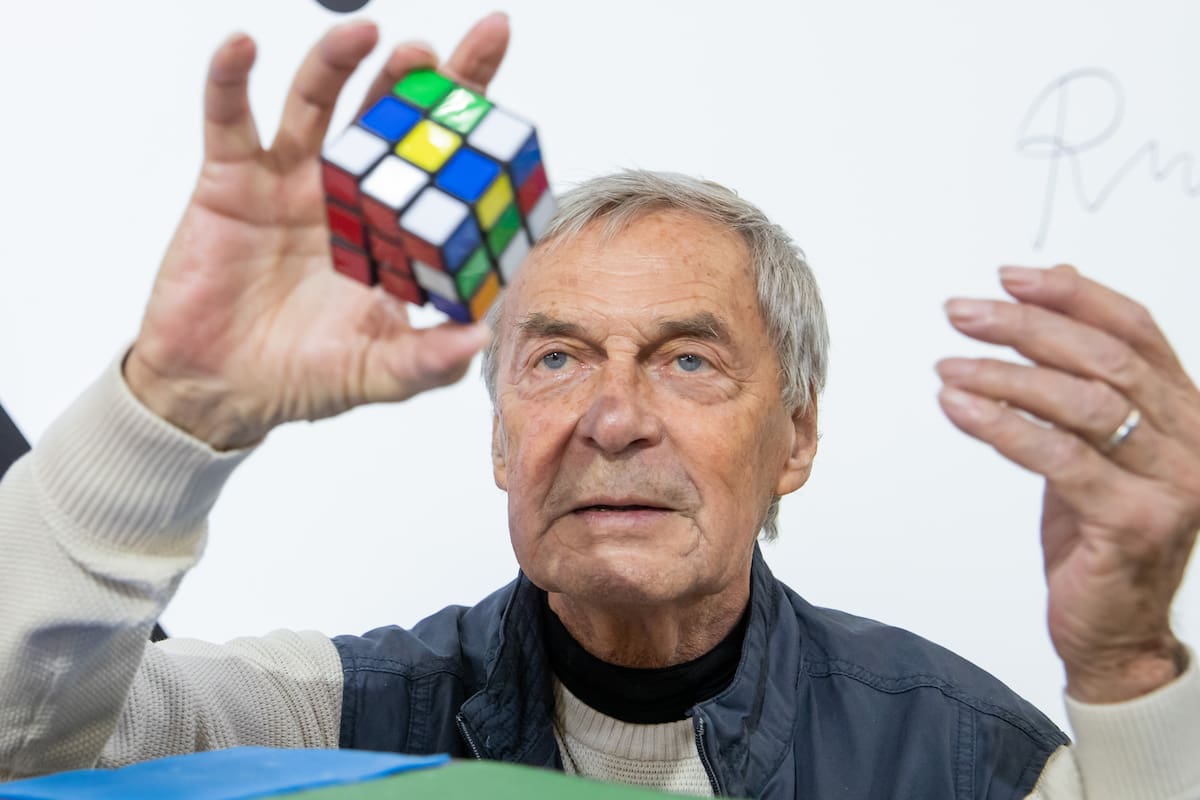 Erno Rubik, inventor del cubo que lleva su apellido