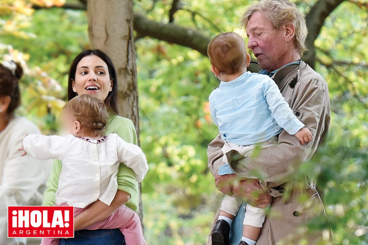 Ernst en familia, junto a su nuera, Sassa de Osma, y sus nietos, los mellizos Nicolás y Sofía, de un año