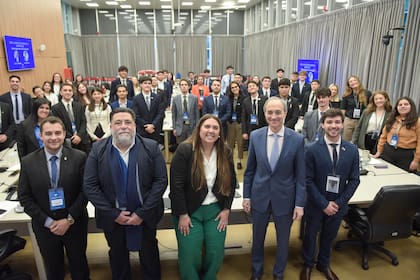 Eros D'Amore, Carlos Torrendell, Florencia Ferullo, Gustavo Riesgo y Franco Coluchi