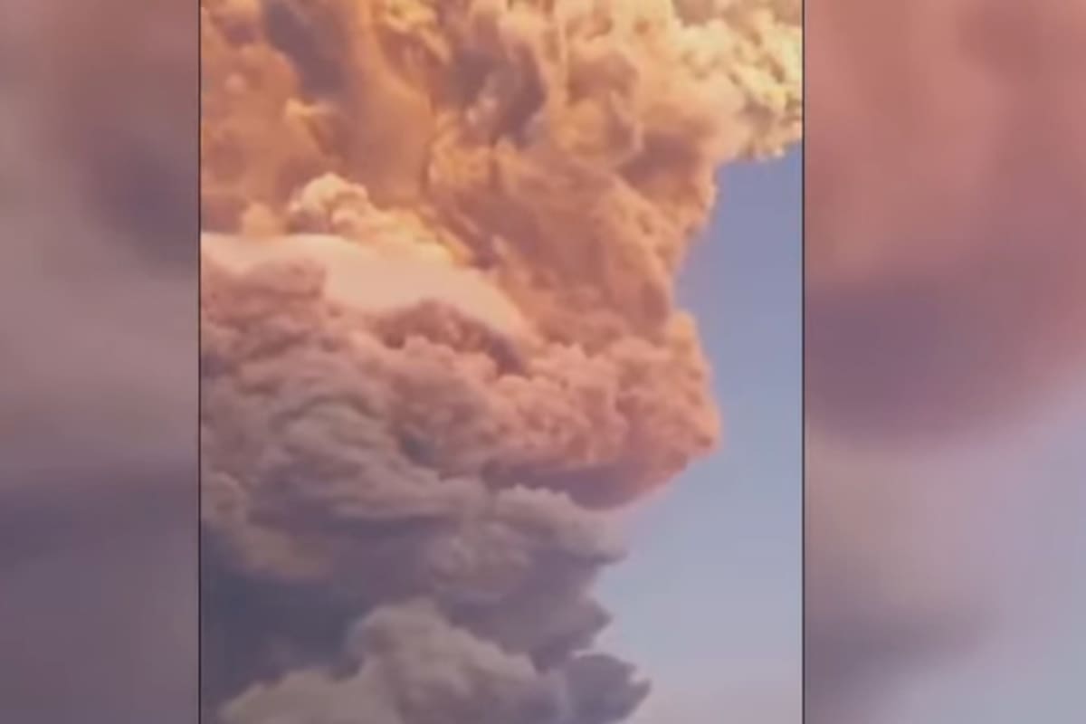 Erupción del volcán en el monte Lewotobi Laki-Laki