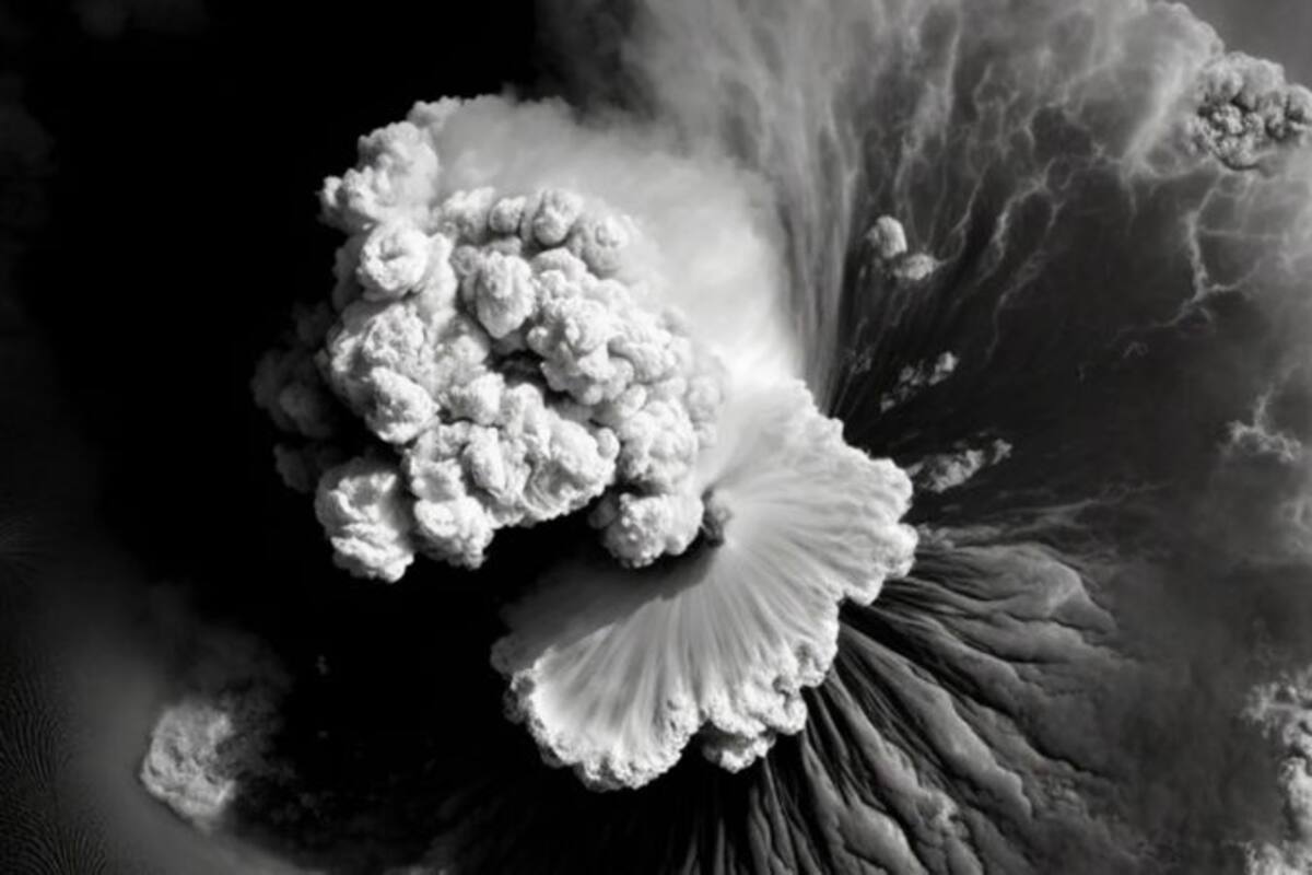 Erupción del volcán subterráneo Hunga Tonga-Hunga Ha'apai