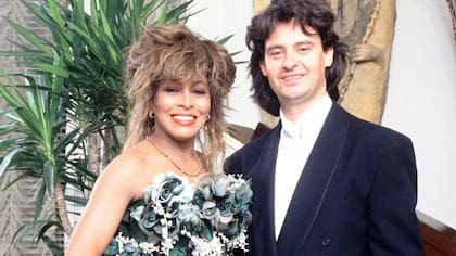 Erwin le propuso matrimonio a Tina antes de que la estrella cumpliera 50, pero ella no le contestó. Aquí durante la celebración de sus 50 años