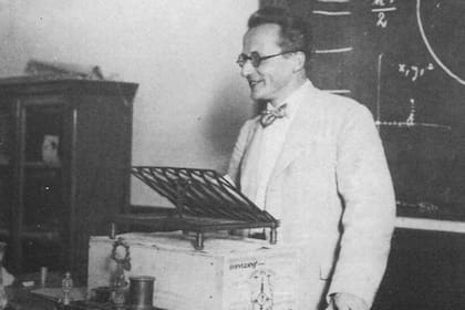 Erwin Schrodinger abordó diversos problemas que se presentan en la ciencia.