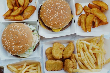 Es aconsejable evitar el consumo de estos alimentos y optar por reemplazarlos por otros más saludables