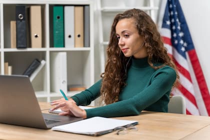Es central asegurarse de tener la dirección postal correcta registrada en USCIS y en caso de que cambie a posteriori de la presentación actualizarla con USCIS y USPS para evitar demoras o perdida de documentación