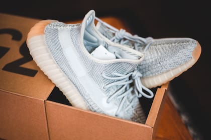 Es chilena, compró un par de zapatos en la Argentina y lo que le ocurrió la dejó atónita