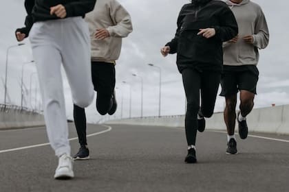 Es clave antes de realizar una carrera practicarse un chequeo médico general, sin importar la edad (Foto Pexels)