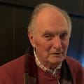 La curiosa manera en la que Alan Alda afronta las dificultades del Parkinson, a los 90 años
