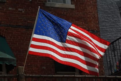 Es común que los estafadores traten de engañar a los extranjeros mientras hacen un trámite ante el Uscis