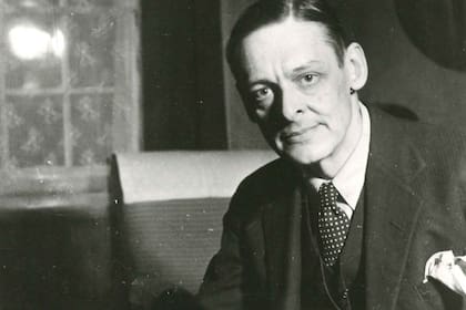 Es considerado uno de los grandes poetas del SXX.