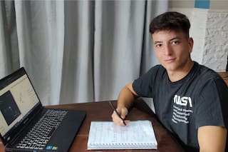 Pasó de observar el cielo con un telescopio que le regaló su papá a ganar una beca en Harvard