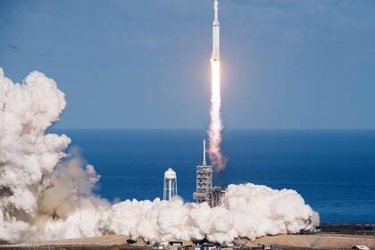 Es el cohete más poderoso de los que están en funcionamiento; dejó un auto en órbita