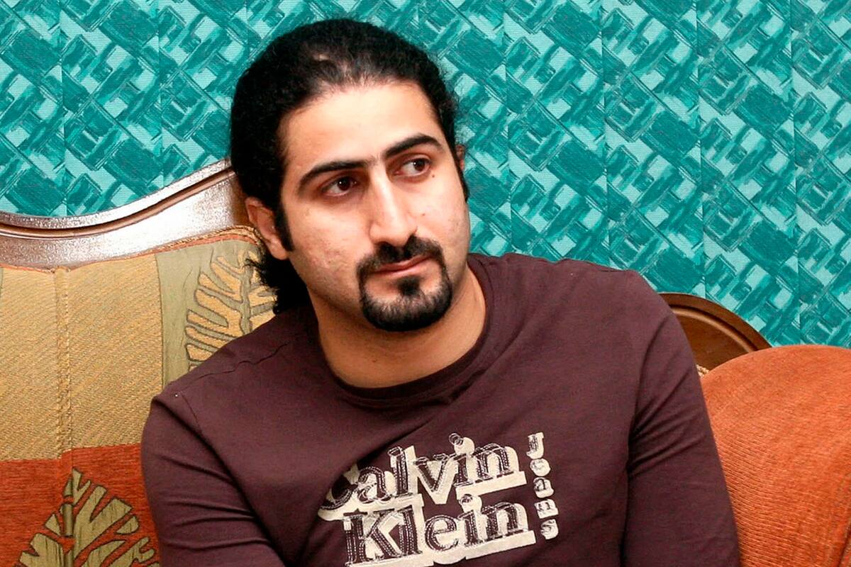 Es el cuarto descendiente del exlíder de Al-Qaeda. Conocé su obra