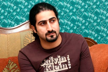 Es el cuarto descendiente del exlíder de Al-Qaeda. Conocé su obra
