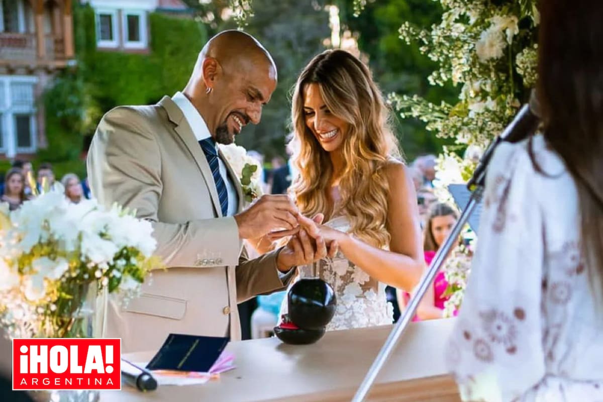 "Es el día más feliz de mi vida", escribió ella en sus redes sociales tras la ceremonia.