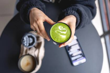 ¿Es el matcha una alternativa más saludable al café? Qué infusión es mejor para cuidar la salud Foto: Freepik.