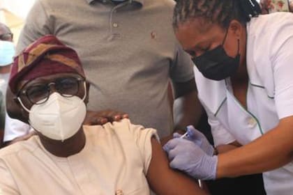 Es el país más poblado de África pero también uno de los más rezagados del continente en la vacunación contra el coronavirus.