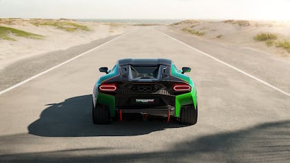 Es el primer Lamborghini de producción equipado con un motor V8 biturbo capaz de otorgar unos 920 CV y alcanzar las 10.000 revoluciones por minuto