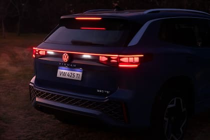 Es el primer modelo de Volkswagen que incorpora emblemas iluminados