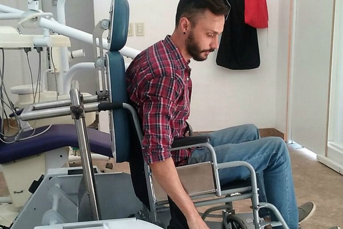 Es el primer sistema desarrollado en el país que permite el acceso de personas con discapacidad a tratamientos médicos sin salir de la silla de ruedas