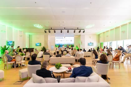 Es el segundo año que Santander invita los referentes del sector a debatir sobre las oportunidades y los desafíos para impulsar proyectos de negocios verdes