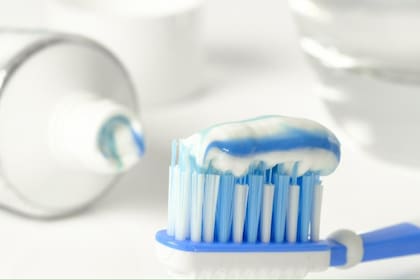 Es fundamental que la pasta de dientes elegida tenga flúor