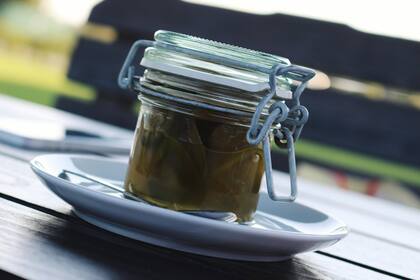 Es fundamental que las berenjenas queden cubiertas de aceite para evitar el contacto con el aire y asegurar su conservación