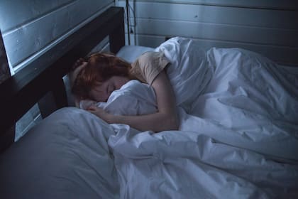 Es importante crear un ambiente oscuro y fresco para dormir bien