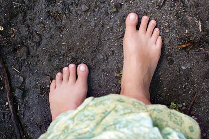 Es importante descalzarnos, hacer contacto directo con la tierra y empezar a cuidarla, en serio.