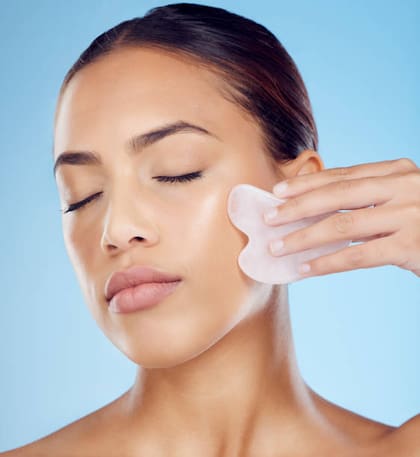 Es importante limpiar la piedra después de su uso para que no queden residuos en esta (Foto: istock)